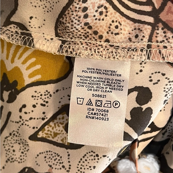 LOFT  Cream Floral Sheer  Short sleeve Blouse size S  38” bust. Polyester - Picture 6 of 6